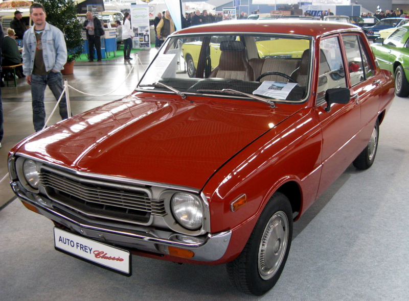 File:MHV Mazda 1300 1976 01.jpg - Wikimedia Commons