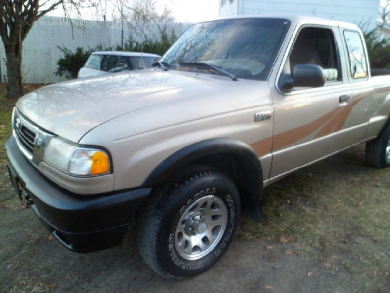 1998 Mazda B3000 EXTRA CAB 4X4 3LITER 6 CYLINDER WITH AIR CONDITIONING