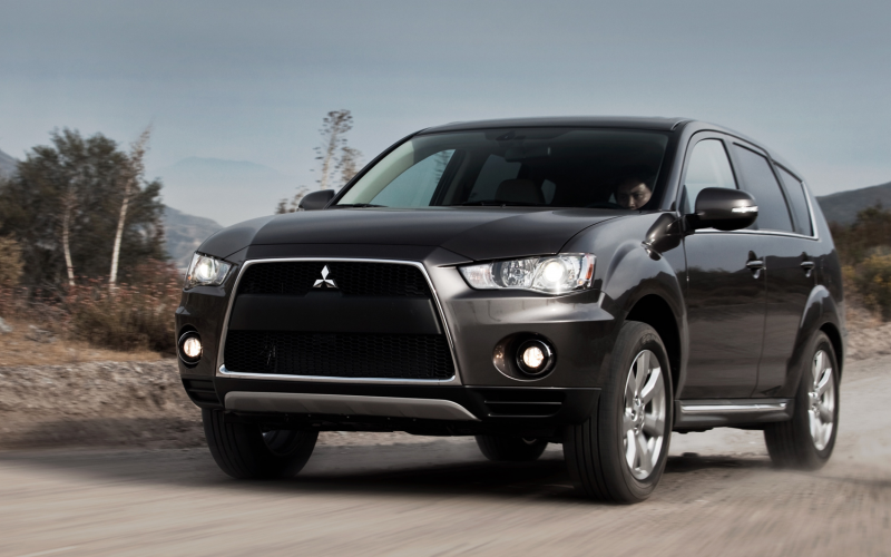 2012 Mitsubishi Outlander Gt Front View In Motion