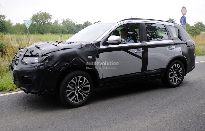 2015 Mitsubishi Outlander Spied Again, This Time in Europe - Photo ...