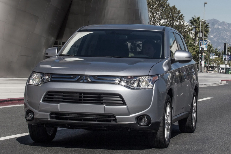 All-New 2014 Mitsubishi Outlander Photos and Details
