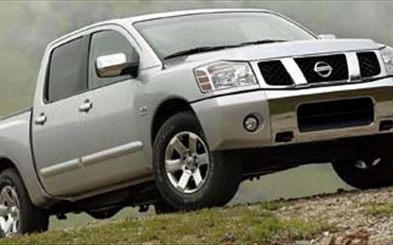 2004 Nissan Titan Pickup Front Right