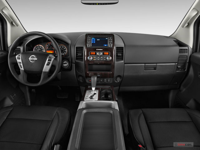 2013 Nissan Titan Pictures: Interior