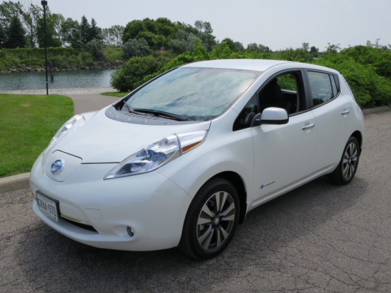 2015 Nissan LEAF offers up new features, premium feel