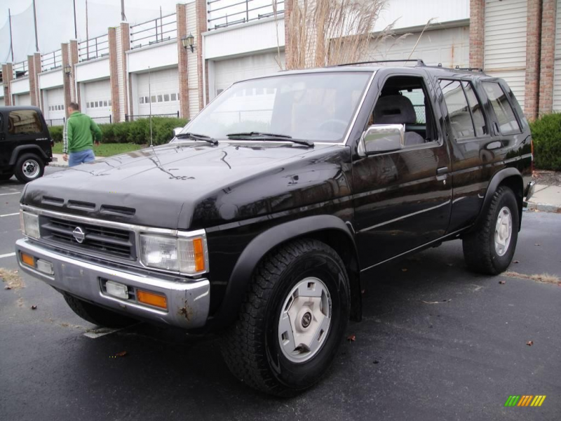 Black 1995 Nissan Pathfinder LE with Gray seats