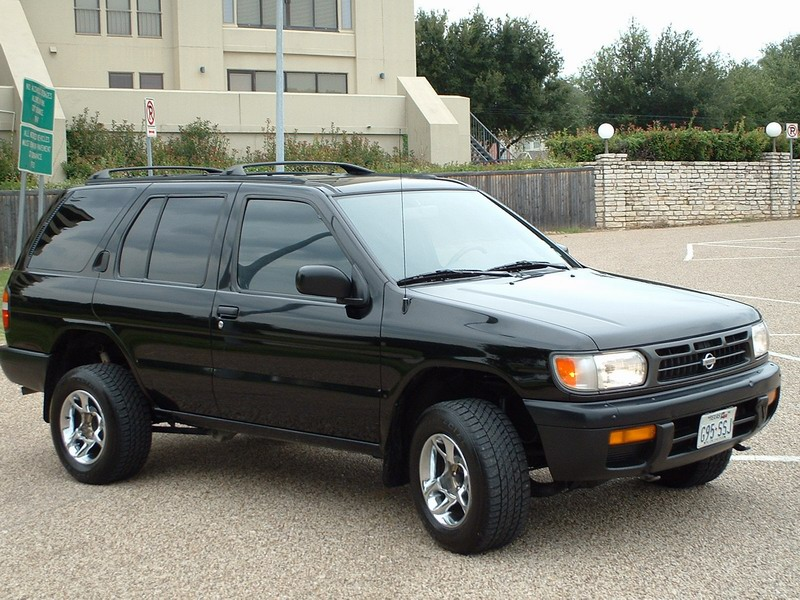 Picture of 1995 Nissan Pathfinder 4 Dr LE 4WD SUV