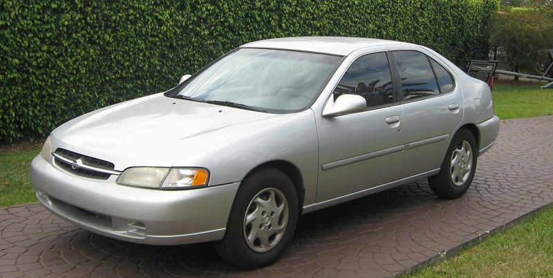 1999 Nissan Altima GXE sedan