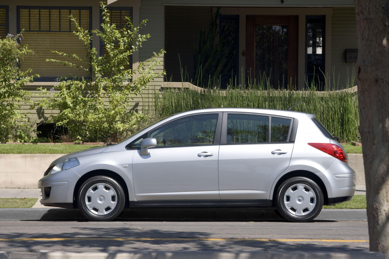 Nissan Versa Images and Manuals