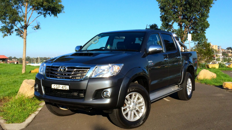 2014 Toyota HiLux Review 4×4 SR5 diesel dual-cab - Photos