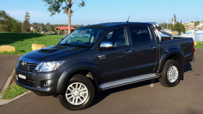 2014 Toyota HiLux Review 4×4 SR5 diesel dual-cab - Photos