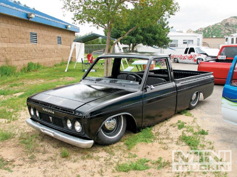 0909mt_37_z+1972_toyota_hilux+1972_toyota_hilux_project_low_lux.jpg