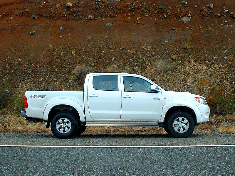 Description 2007 4-Wheel-Drive Toyota Hilux.jpg