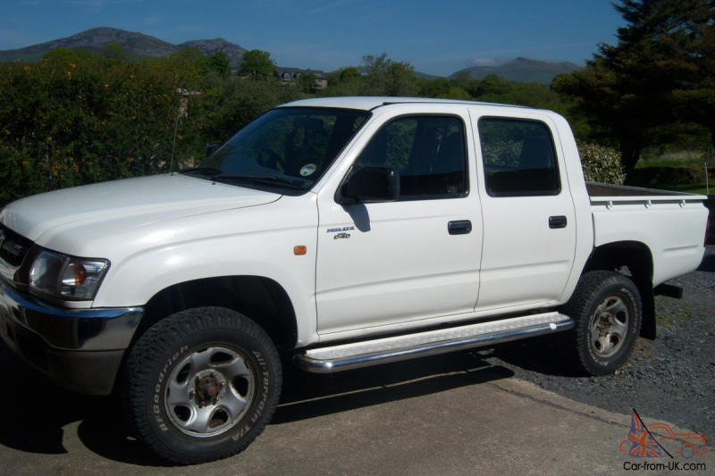 2002 TOYOTA HILUX EX 4WD WHITE CREW CAB PICKUP for sale