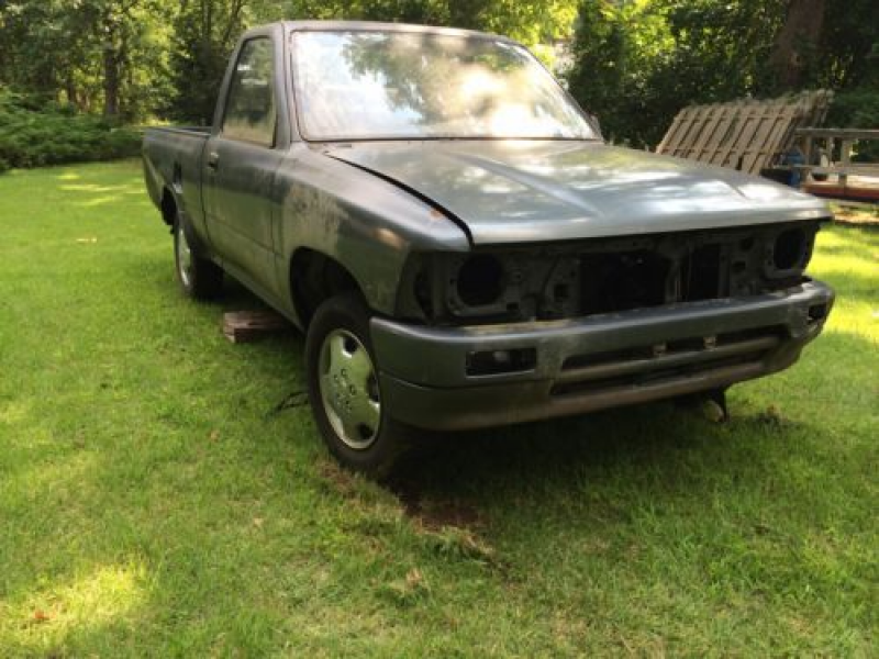 Toyota pickup 22re hilux short bed 1993. PARTS ONLY NO TITLE solid ...