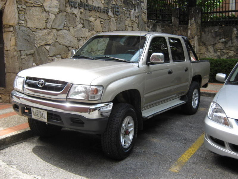 Toyota Hilux 2005 4x4 sincronica doble cabina - Carros - Caracas