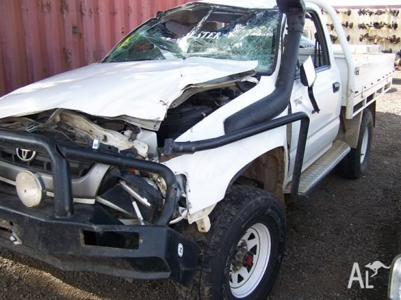 2004 toyota hilux in MELTON SOUTH, Victoria for sale