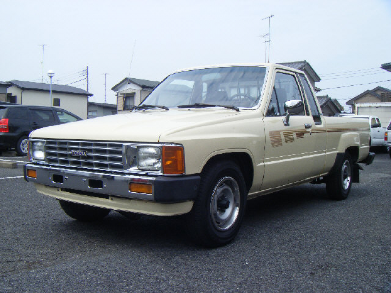 1985 TOYOTA PICKUP Extra Cab Short Bed 1,380,000