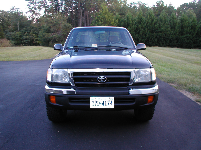 2000 Toyota Tacoma Overview