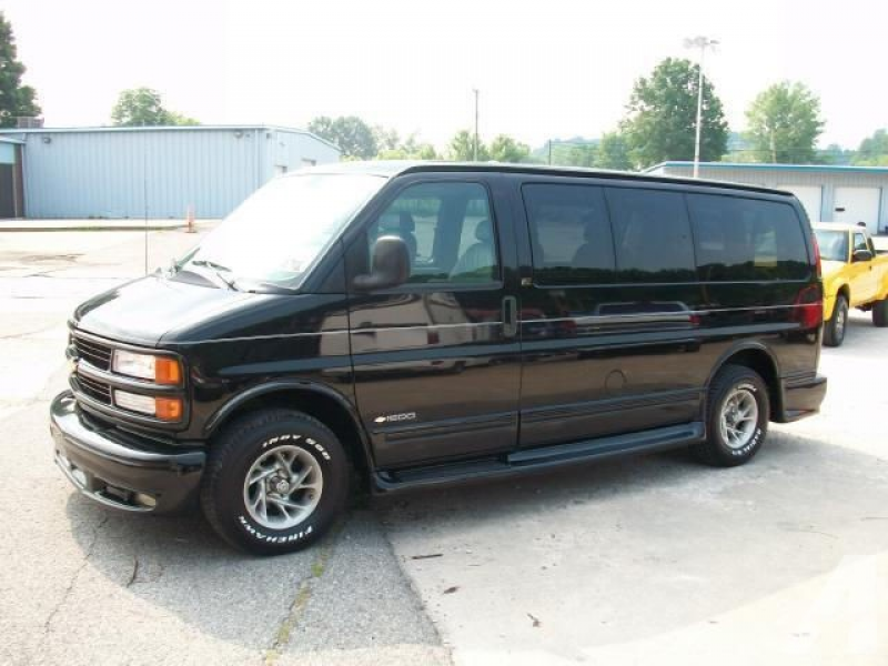 2000 Chevrolet Express 1500 for sale in Louisa, Kentucky