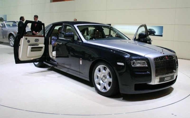 Rolls Royce persiste! » Ghost-Rolls-Royce-2011