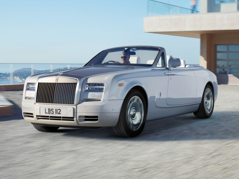 Keep track of updates in the Rolls-Royce buyer guide .