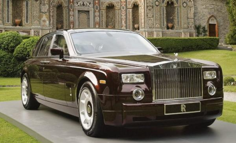 Nuevo-Rolls-Royce-Phantom-2012-side