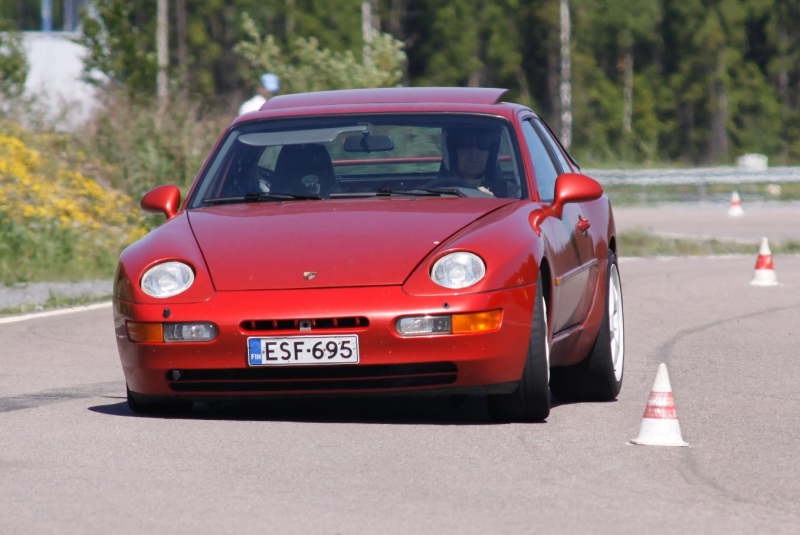 1992 Porsche 968 2 Dr STD Coupe, slalom action from Nokia track ...