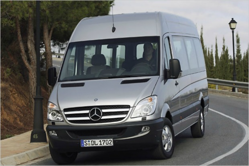 Cargo Vans Fight: Mercedes-Benz vs Chevrolet