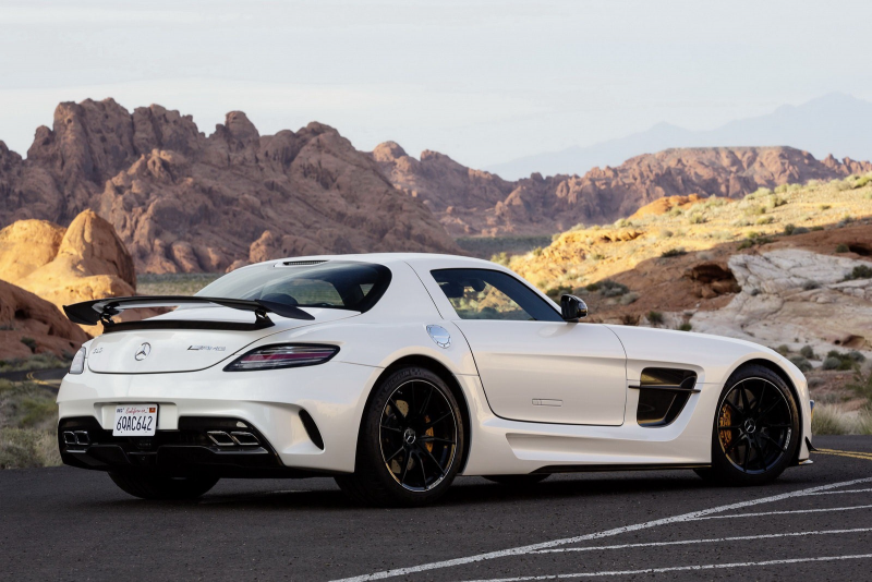 MERCEDES-BENZ SLS AMG BLACK SERIES BREAKS COVER