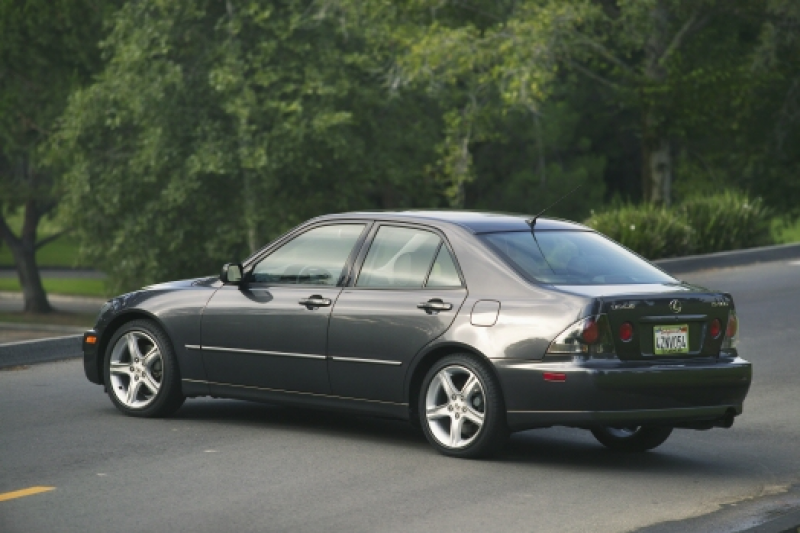 2004 - 2005 Lexus IS 300 [First (1st) Generation]