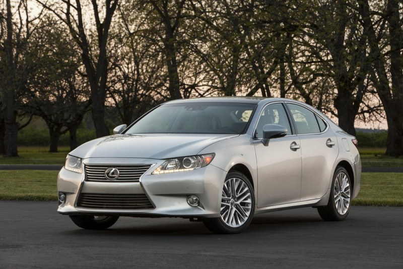 ... entry luxury market with its posh, decently priced 2014 Lexus ES 350