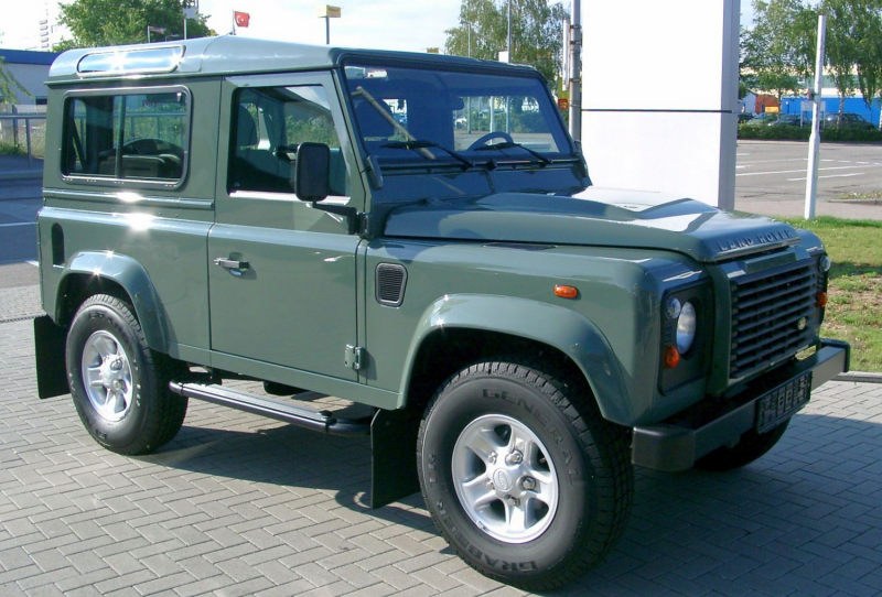 Land_Rover_Defender_front_20070518 (1)