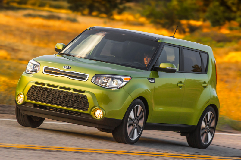 2014 Kia Soul Green Front Three Quarters In Motion