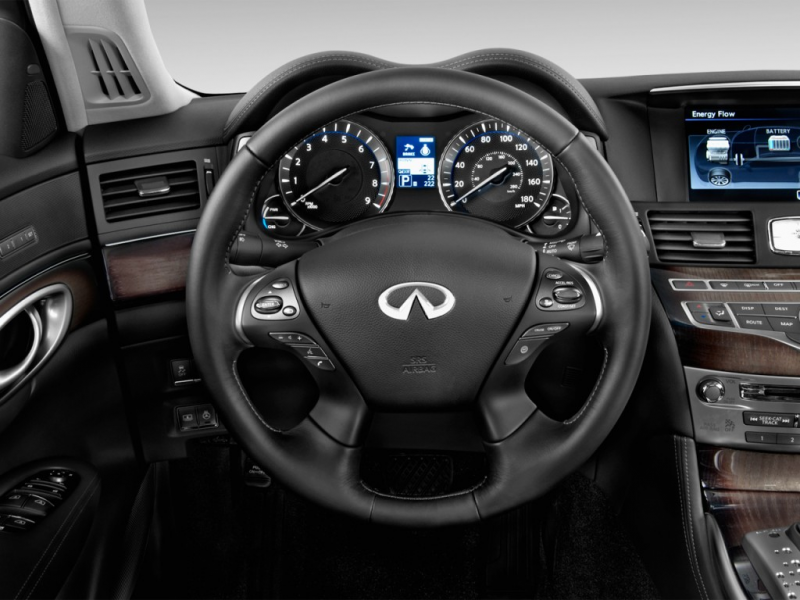 2014 Infiniti Q70h 4-door Sedan RWD Hybrid Steering Wheel