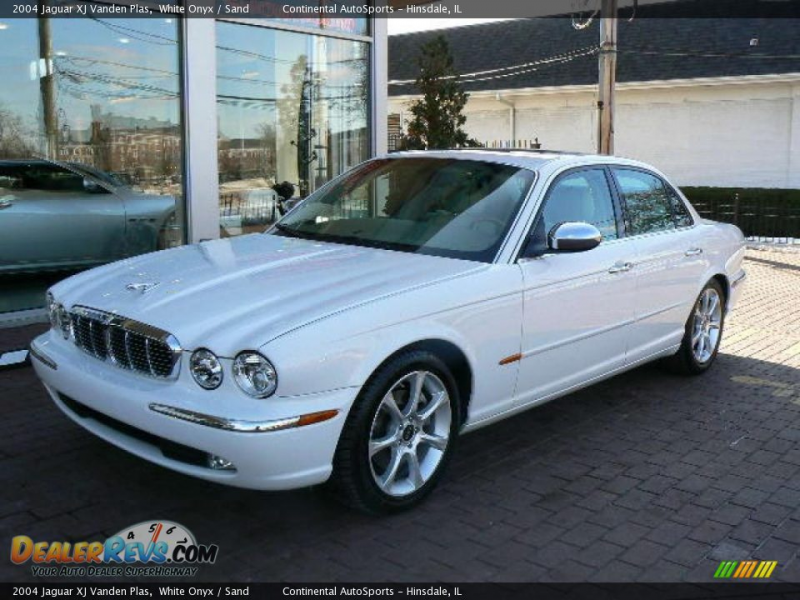 2004 Jaguar XJ Vanden Plas White Onyx / Sand Photo #2