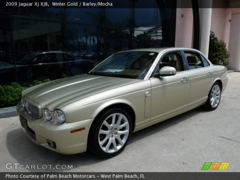 2009 Jaguar XJ XJ8 in Winter Gold. Click to see large photo.