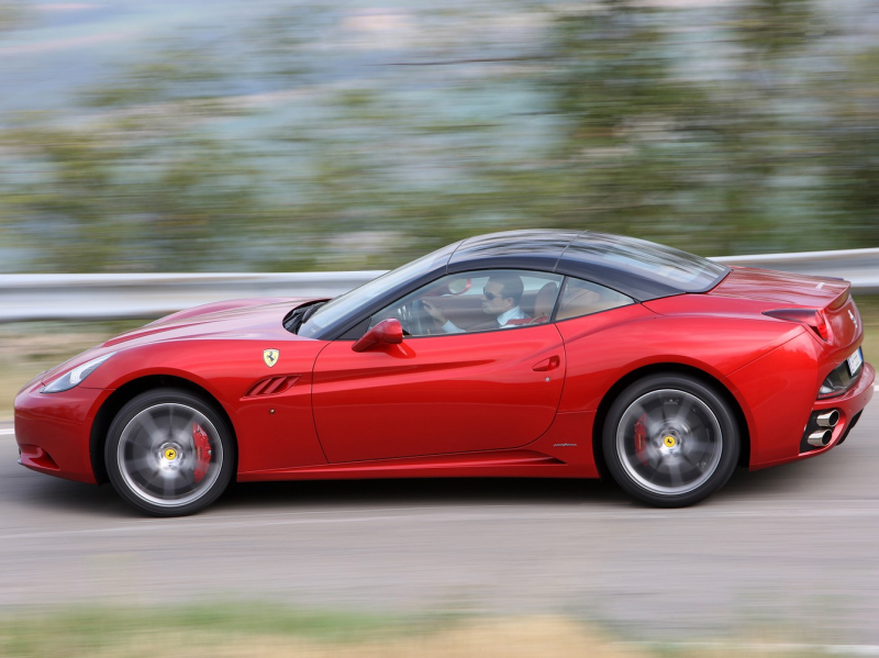 Visualizza tutta la Fotogallery di: Nuova Ferrari California 2012