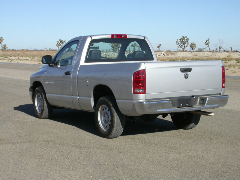 Description 2005 Dodge RAM 1500 2-door pickup -- NHTSA 02.jpg