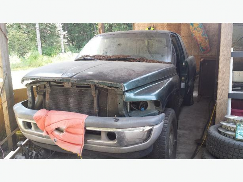2001 dodge ram parts truck. Been picked at for a while. No front doors ...