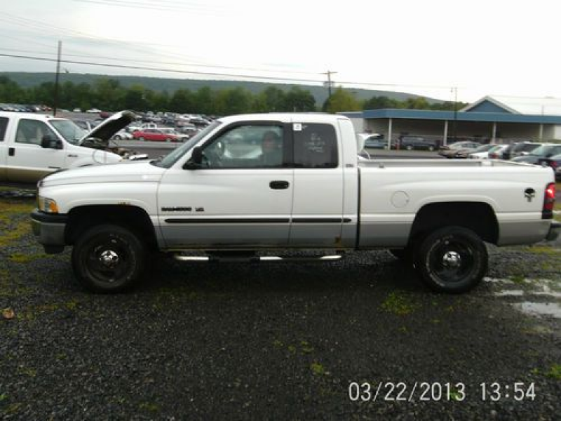 2001 Dodge Ram 1500 4x4 Extended Cab on 2040cars
