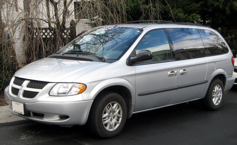 File:2001-2004 Dodge Grand Caravan -- 01-27-2012.jpg - Wikimedia ...