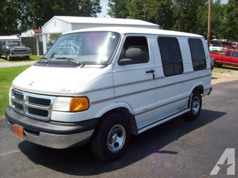 1999 Dodge Ram Van for sale in Nashville, Illinois