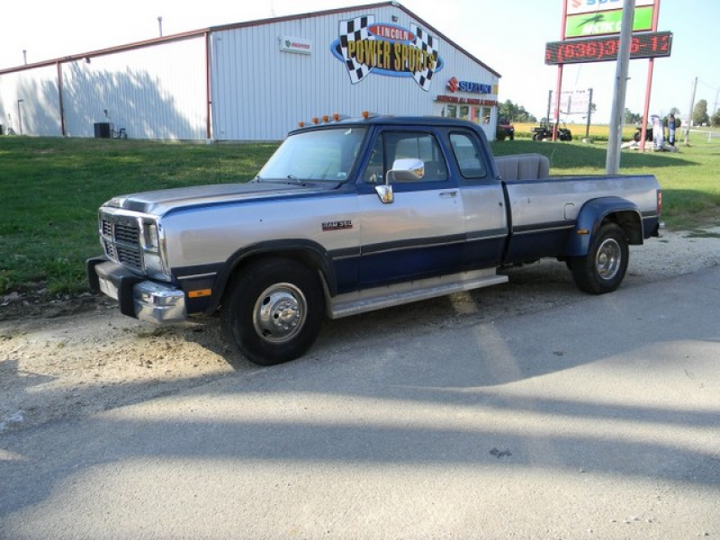 1993 Dodge D350 & W350 in Moscow Mills, Missouri