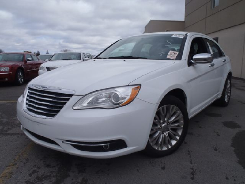 2014 Chrysler 200 Limited in Lindsay, Ontario