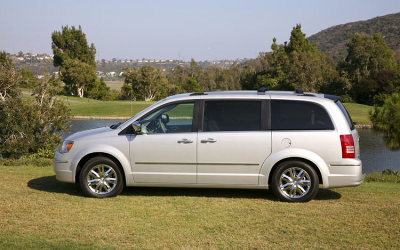 2009 Chrysler Town And Country Limited Side