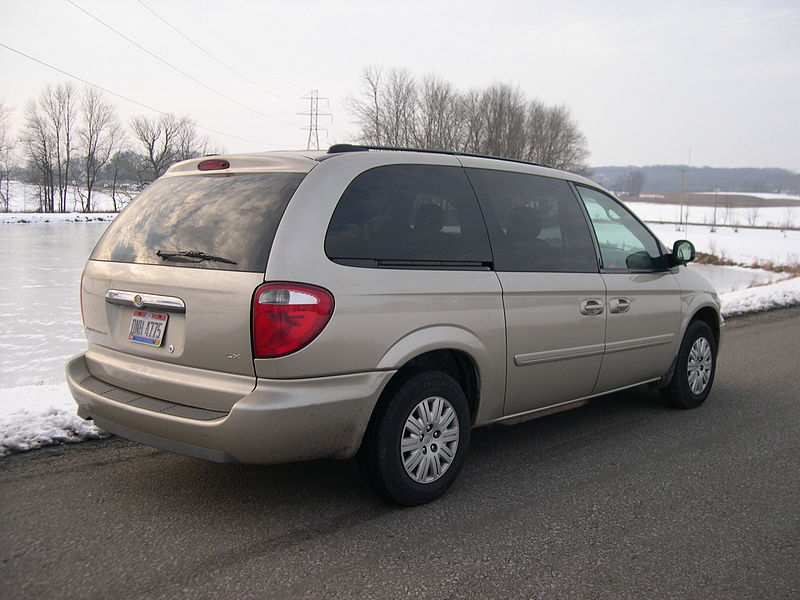 File:2005 Chrysler Town and Country LX rear.JPG