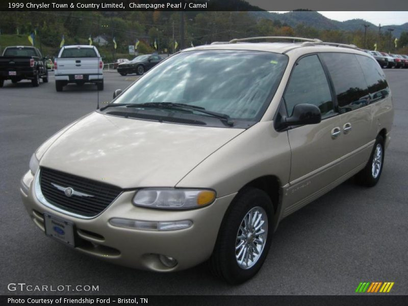 Champagne Pearl / Camel 1999 Chrysler Town & Country Limited Photo #2