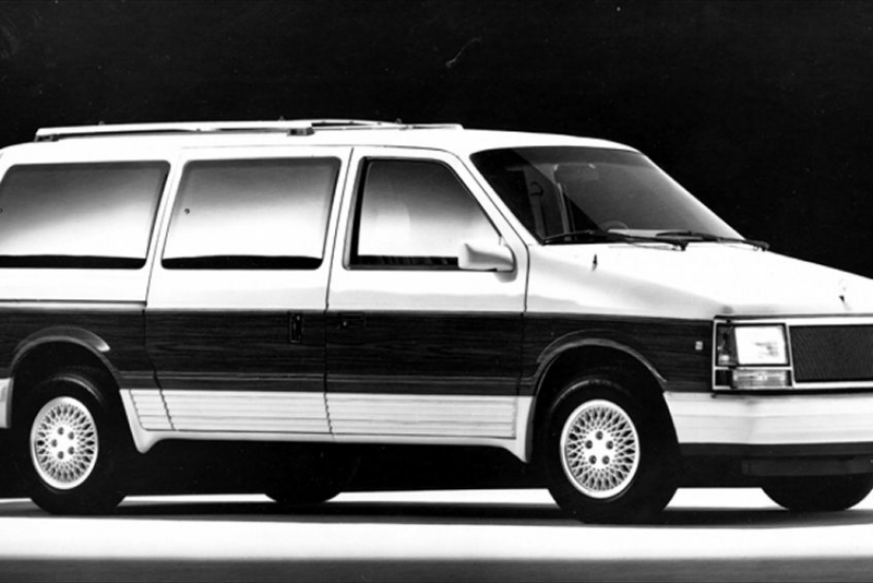 1990-chrysler-town-and-country-side-view.jpg