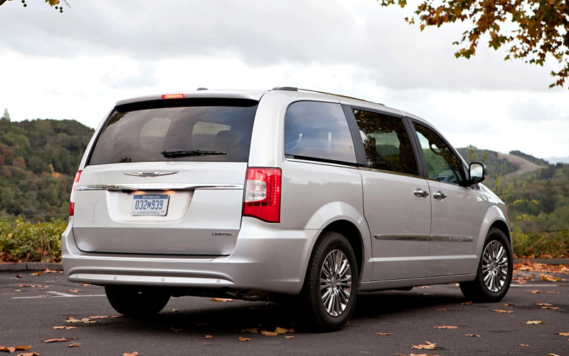 2013 Chrysler Town And Country Rear View