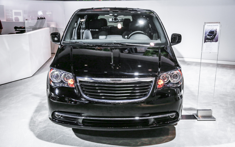 2013 Chrysler Town And Country S Front End